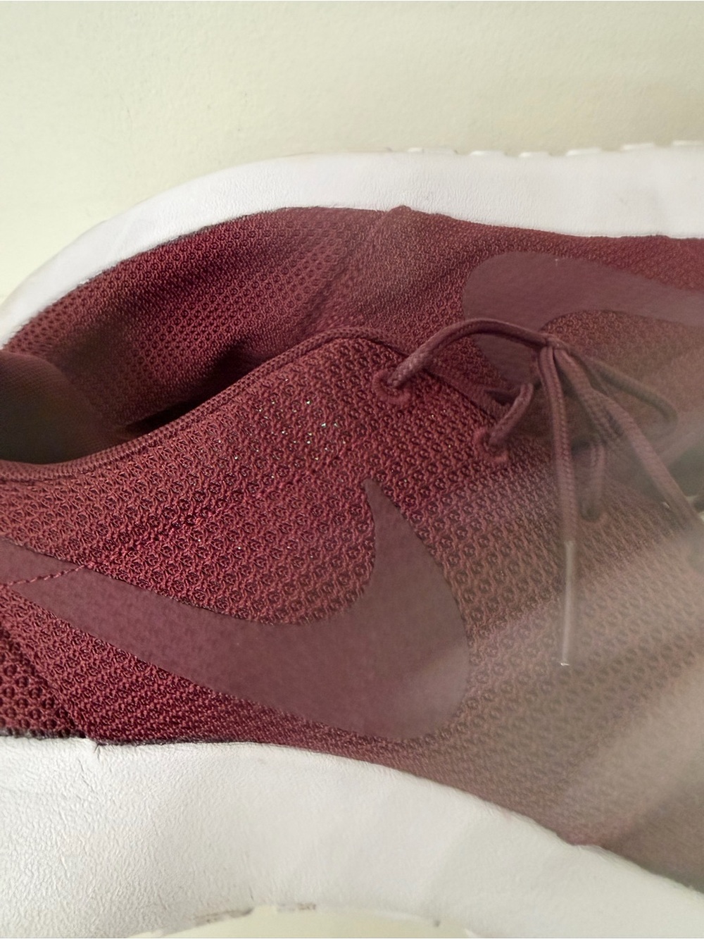 Nike Men’s Maroon Mesh Athletic Sneakers with White Soles Size 11.5 - Picture 7 of 10